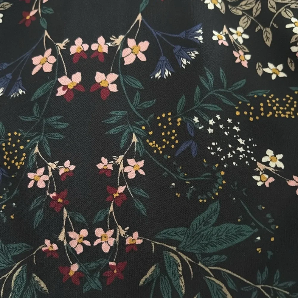 ✨HP✨Black Floral Romper - Picture 5 of 7